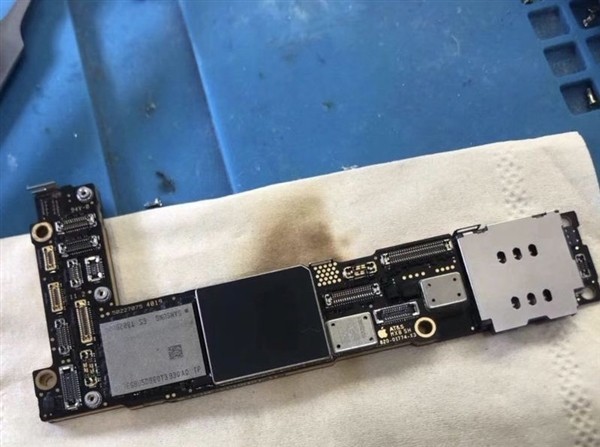 iPhone 12主板曝光：造型更緊湊更細長 內存有驚喜